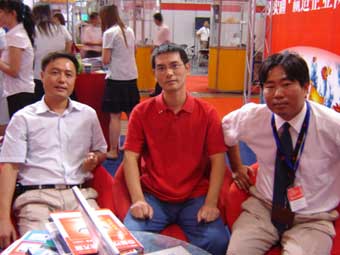 北京天罡助剂有限公司李玉庆总经理（左一）做客慧聪网